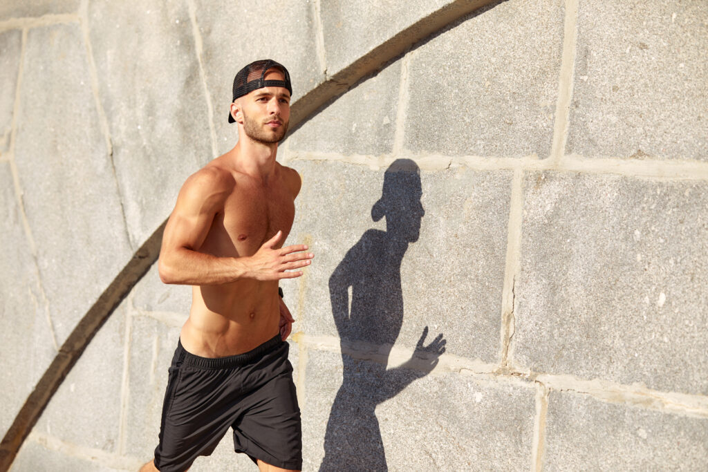 アナボリックステロイドで筋肉増強は危険？効果と副作用を神田西口クリニックが解説